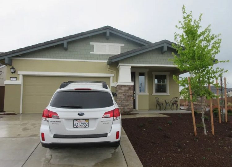 housefront 3319 (890x667)