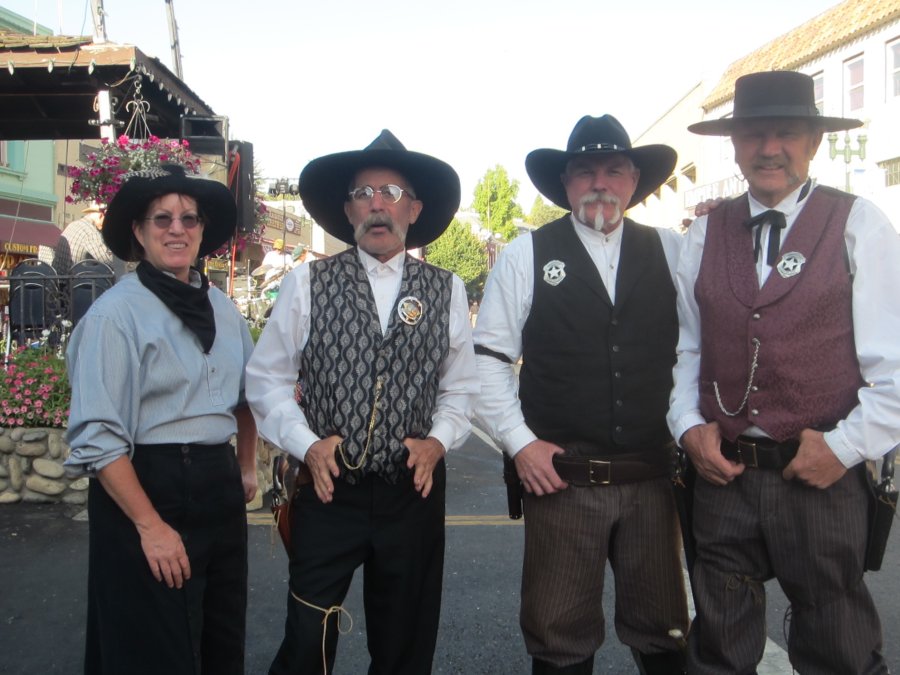 The Lawmen and an Outlaw